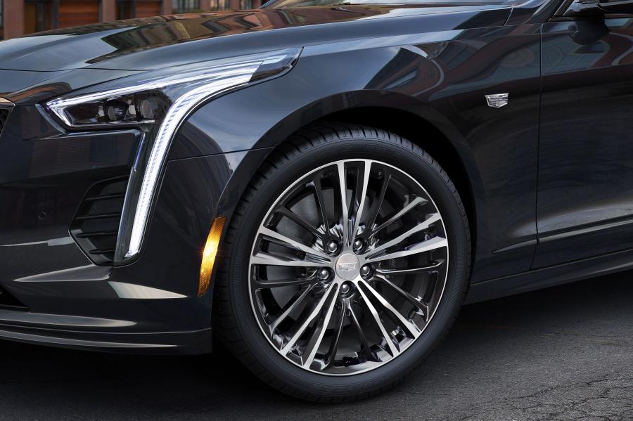 Детали экстерьера Cadillac CT6 V-Sport 2018 года  (NA) (фото 6 из 14)